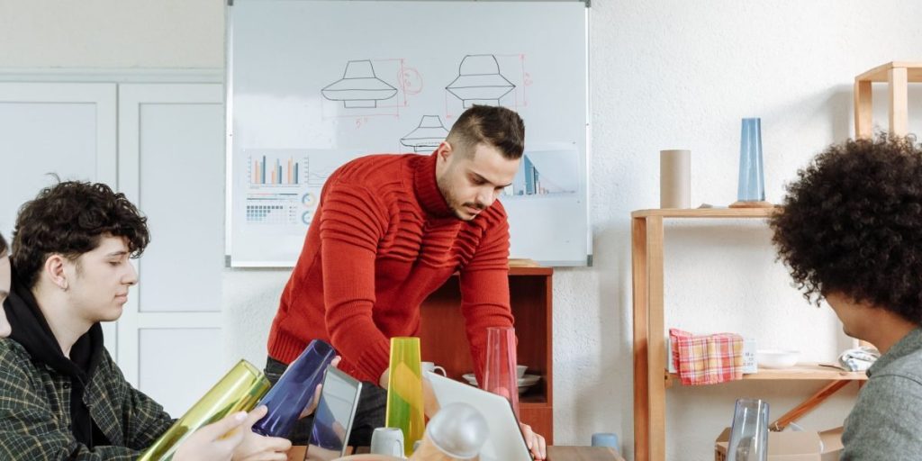 Land Remote HR Jobs at Startups in 2026 Using Funding Trends