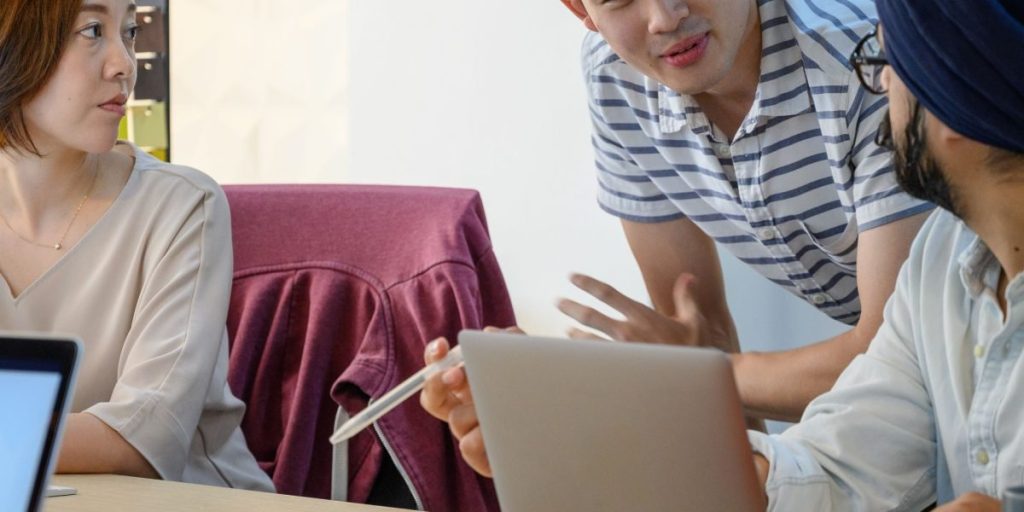 This article explains how to start an AI-focused IT company in 2026 by treating risk as a learning asset rather than something to avoid. It covers the mindset s...