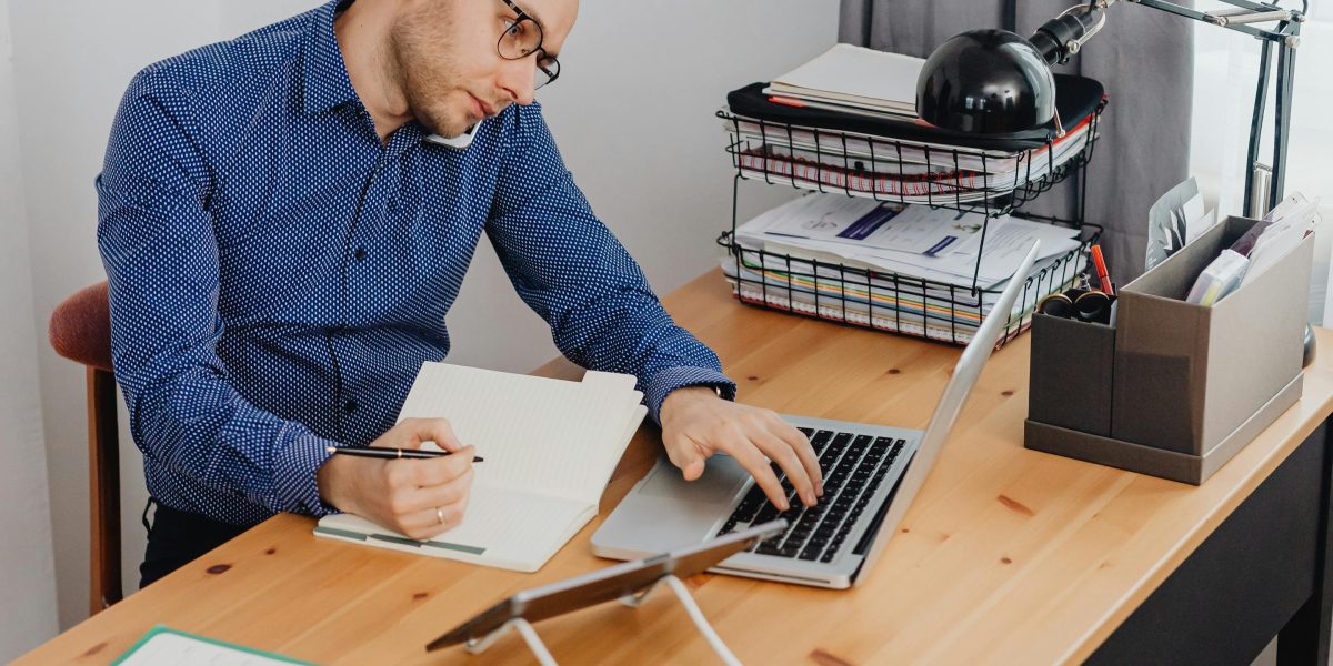 AI personal assistants handle multiple tasks, from booking meetings to managing inboxes, boosting efficiency.