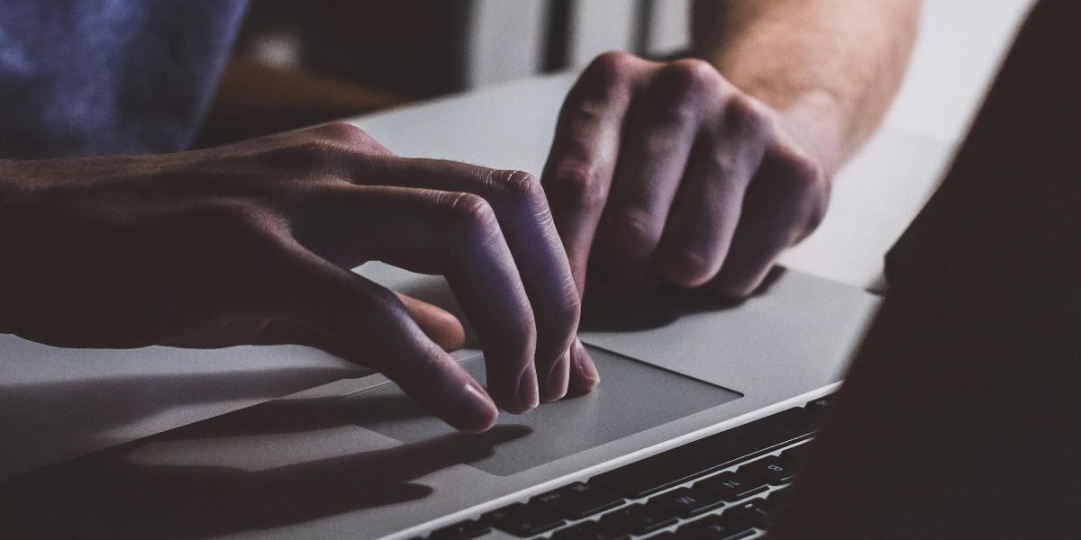 Professionals need effective ways to filter through vast amounts of information in the fast-paced AI landscape.