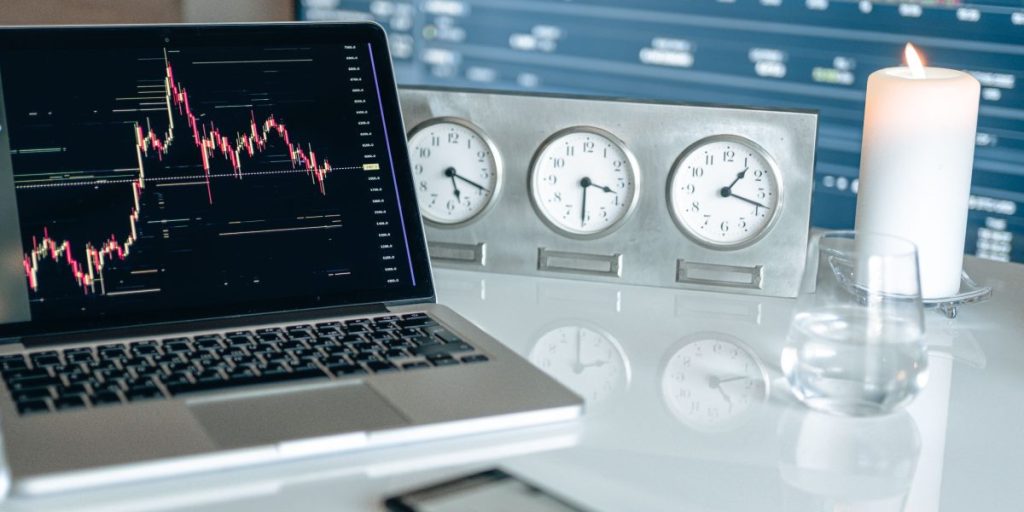 This article explains why mastering global trading hours is essential for anyone investing in fast‑moving AI stocks. It walks through the four major trading ses...