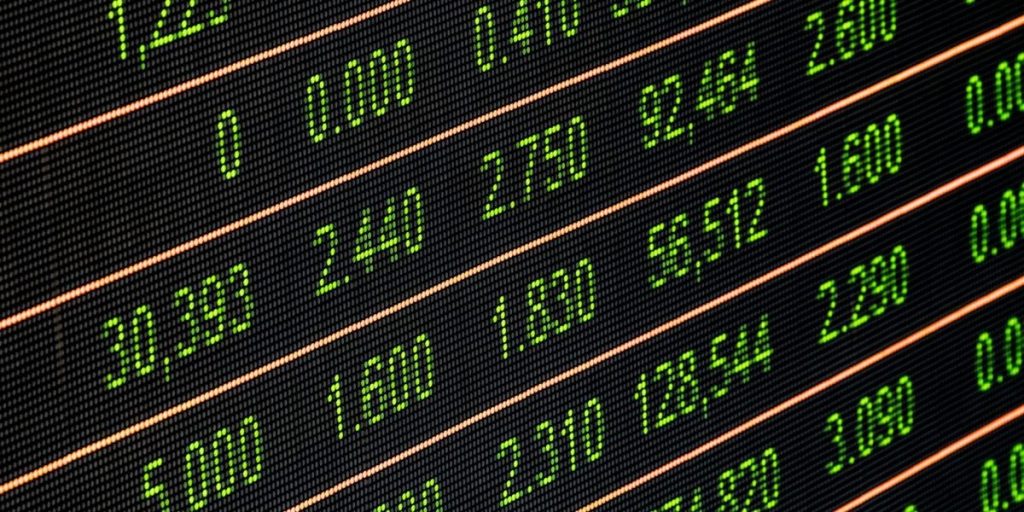 This guide explains when the U.S. stock market is open, why those hours matter, and how to trade smarter around them. It covers regular trading hours (9:30 a.m....
