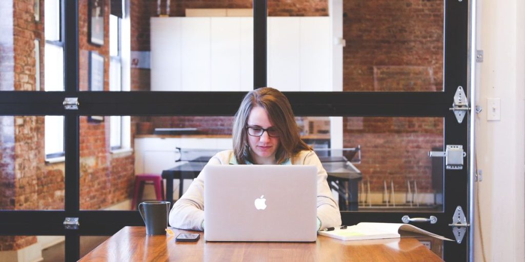 This guide explains how New Jersey tech professionals and AI-focused job seekers can find and succeed in remote roles in 2026. It offers a clear market snapshot...