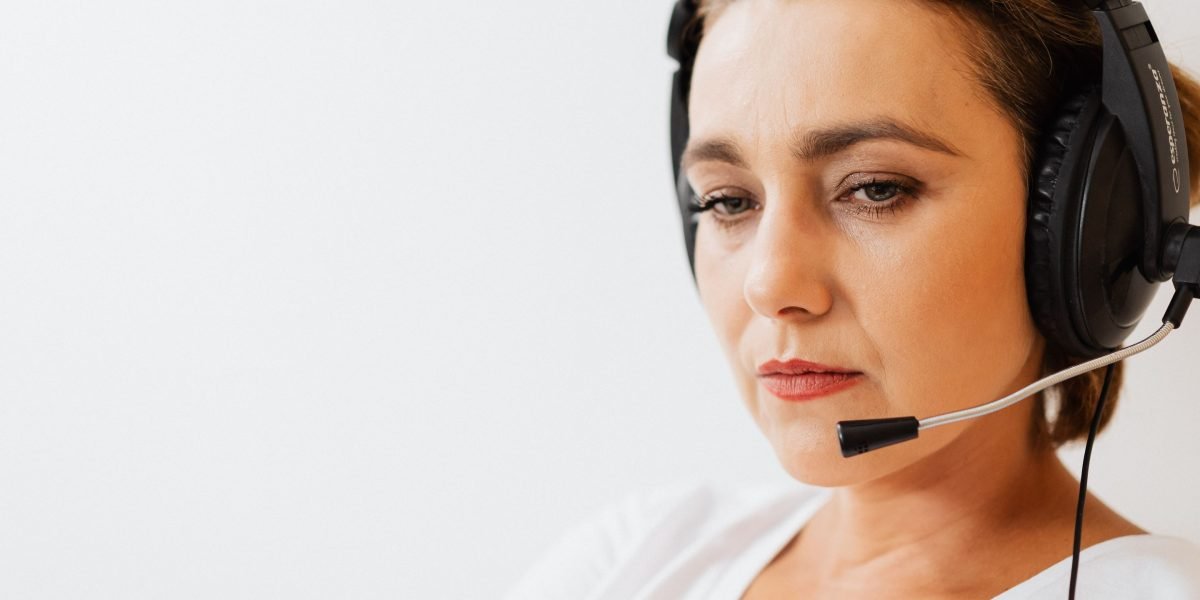 A customer service agent actively listening, demonstrating empathy and human connection.