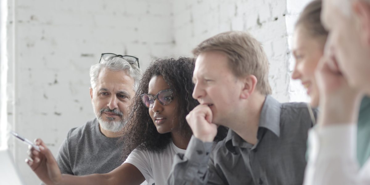 A globally distributed team collaborates seamlessly, showcasing the expanded talent opportunities enabled by AI.