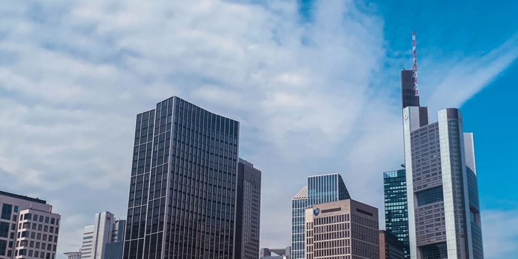 This article explains why AI founders and investors should actively track top private equity (PE) and venture capital (VC) firms in 2026 and how to do it effici...