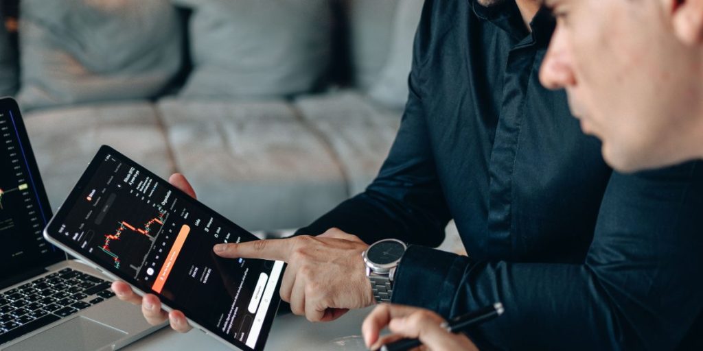 This article explains why 'legacy capital' — long‑horizon money from family offices, endowments, pension funds, corporate balance sheets and established PE/VC f...