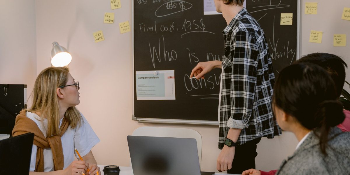 A team collaborating to define clear business objectives for their AI initiatives.