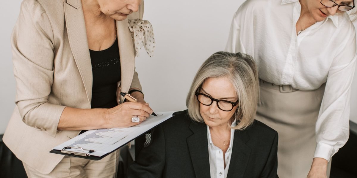 A team of professionals collaborates, symbolizing the critical role advisory firms play in bridging technical expertise with investment capital for AI ventures.