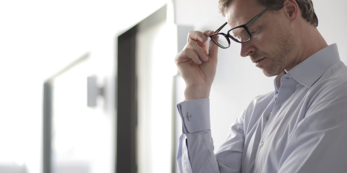 An individual thoughtfully considering multiple complex options, symbolizing the challenge of identifying prime AI investment opportunities.