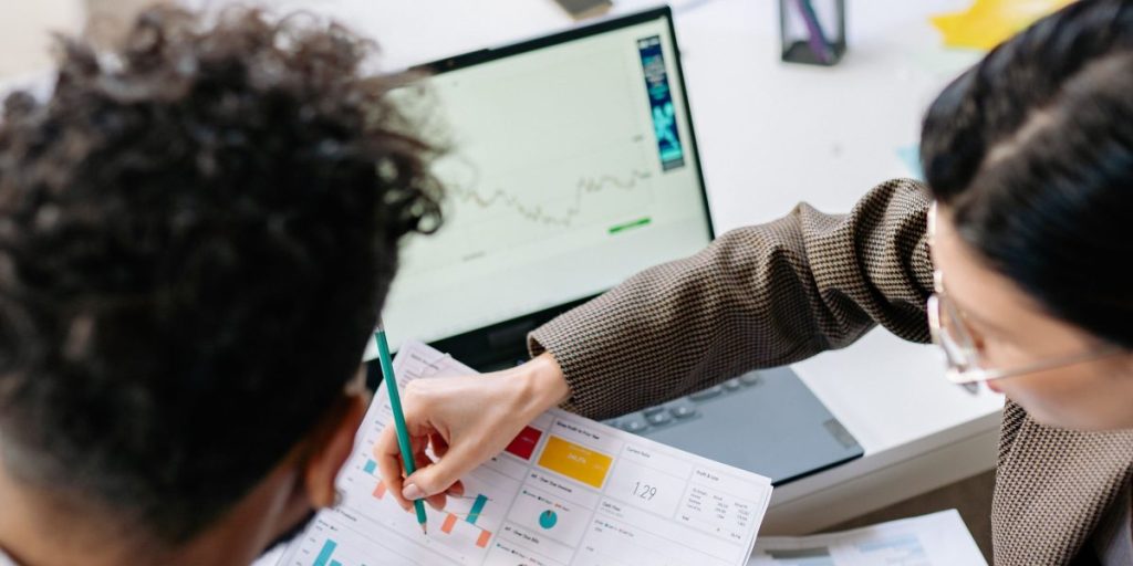 This article explains why recent headlines about AI activity in revenue cycle management (RCM) and managed care (MC) matter to investors and operators, and it g...